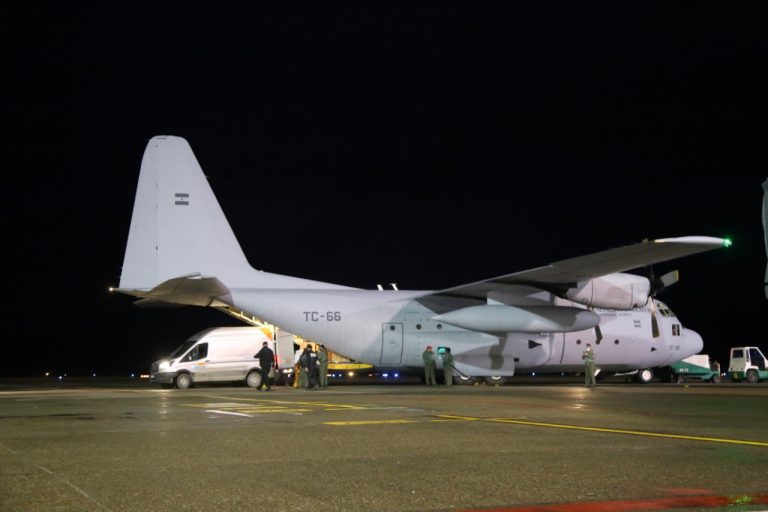 Llegó a Tierra del Fuego el Hércules que traía respiradores e insumos hospitalarios