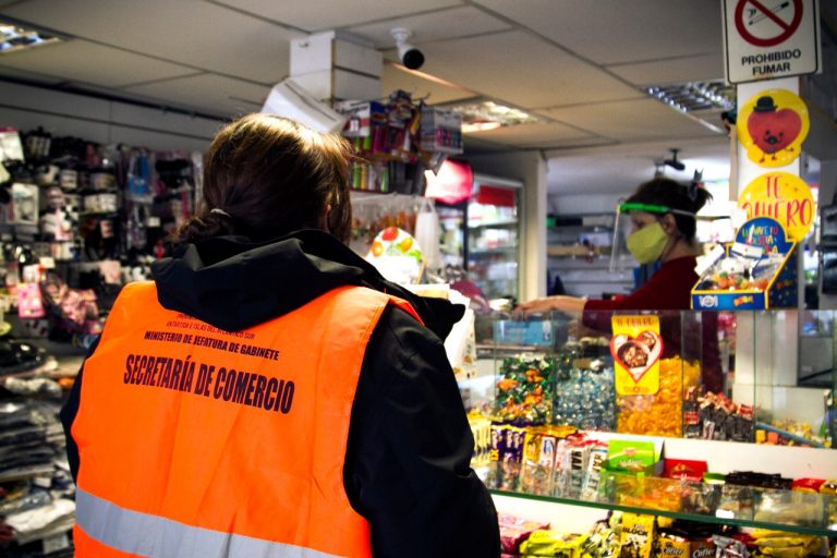 Se intensifican los controles en los comercios luego del reinicio paulatino de actividad