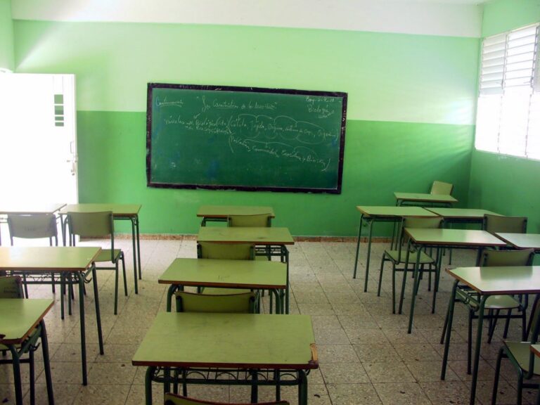 Para el último año de secundaria: Nación propone extender las clases hasta el 30 de abril