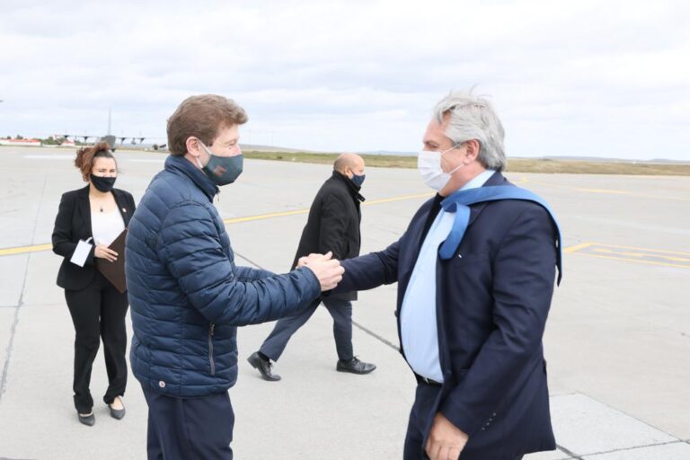 El presidente Fernández arribó a Tierra del Fuego para poner en marcha el proyecto de Capitales Alternas