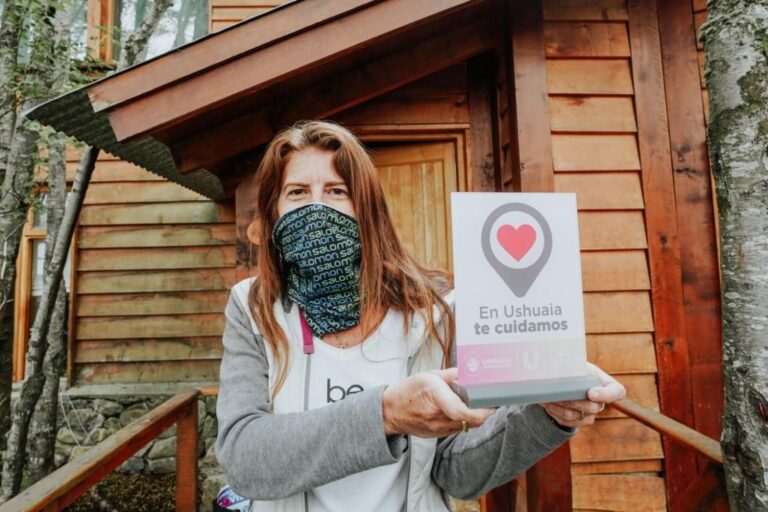 “En Ushuaia te cuidamos”: Continúa la campaña con nuevas entregas de kits sanitizantes