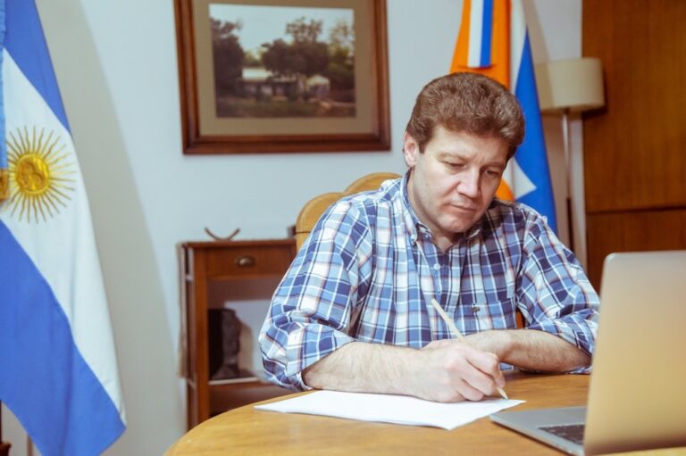 El gobernador Melella firmará convenios para obras de vivienda e infraestructura con el ministro Ferraresi