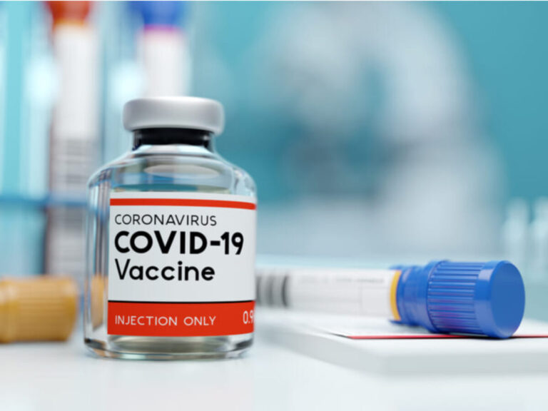 Campaña de vacunación: Los mayores de 70 años podrán sacar turno para recibir la primera dosis contra el covid19