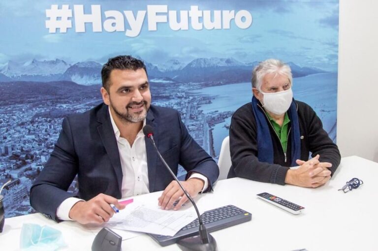 Urbanización San Martín: El intendente Vuoto firmó un convenio para el financiamiento de la obra de red de gas y cloacas