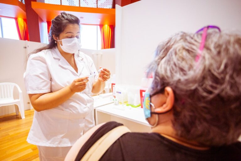 «Somos la única provincia que está vacunando a mayores de 60 años y a personas de 55 a 59 años con factores de riesgo», afirmó Melella