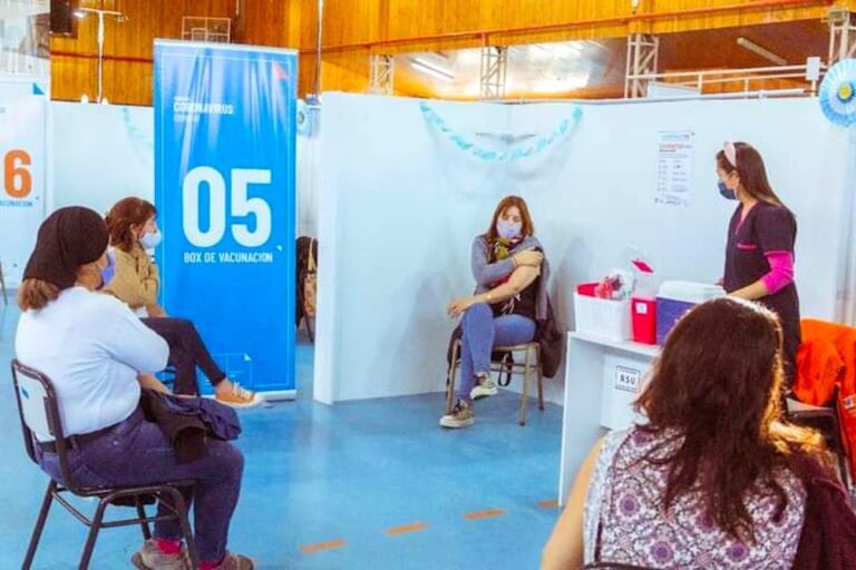 Ya son cinco las provincias que superaron el 60% de personas mayores de 18 años vacunadas con una dosis