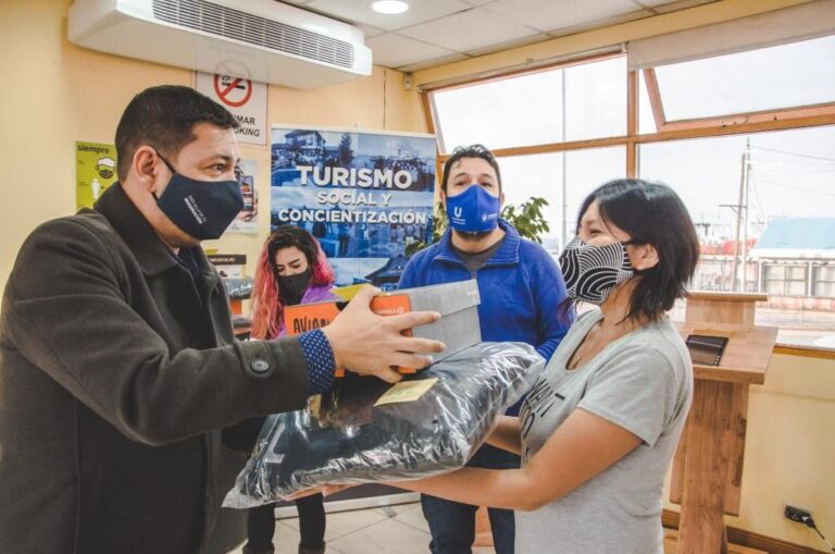 Ushuaia: La Municipalidad entregó indumentaria y equipos de protección al personal de la Secretaría de Turismo