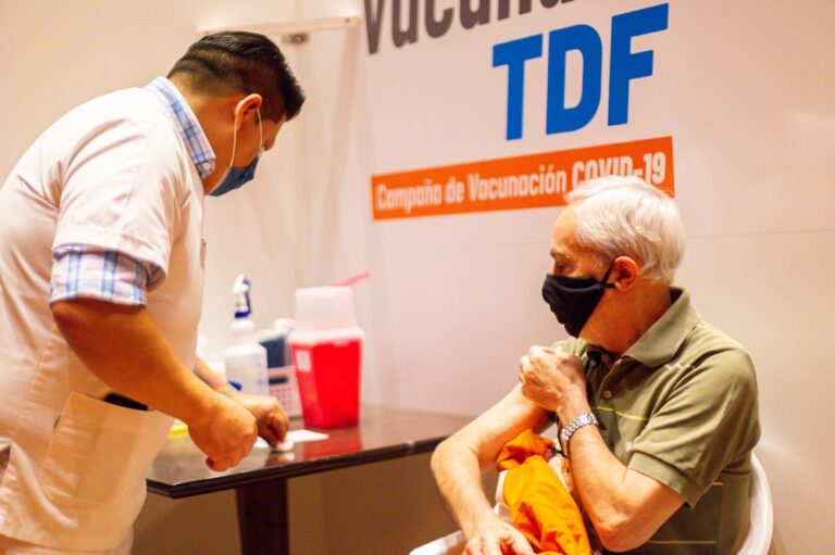 Tierra del Fuego recibe 6.300 nuevas dosis de AstraZeneca para continuar con el plan de vacunación