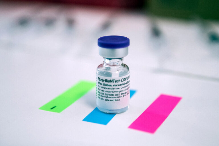 Campaña de vacunación contra el covid19: Quiénes van a recibir las primeras vacunas de Pfizer que llegaron al país