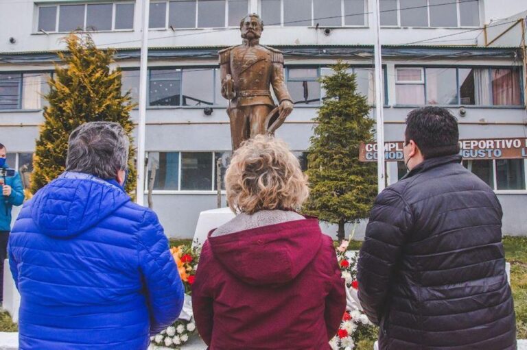 Ushuaia: Funcionarios municipales participaron del homenaje a Augusto Lasserre