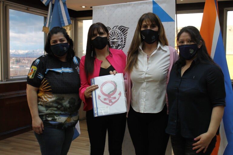 La secretaria de Empleo y Formación Laboral se reunió con trabajadoras del sindicato de Obreros Marítimos Unidos