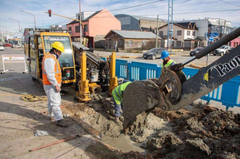 Avanza la obra que beneficiará a más de 20 mil vecinos del casco viejo de Río Grande