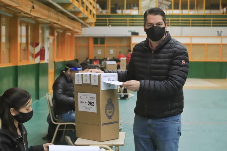 PASO 2021: El intendente Perez emitió su voto y celebró “este día de la democracia”