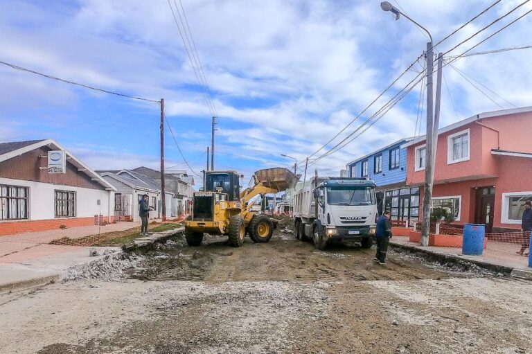 Inicia el plan de bacheo en Río Grande con la reparación de la calle Alberdi