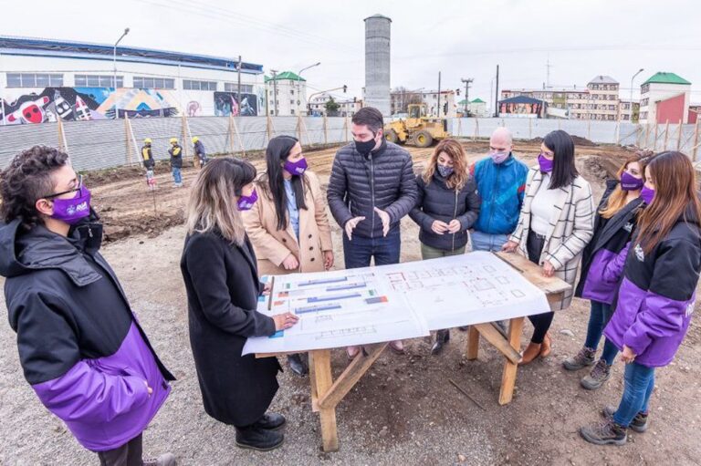 El intendente Perez recorrió el inicio de la obra del Centro Integral de la Mujer