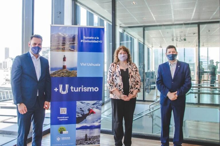 Temporada Verano: Durante el acto del lanzamiento de la campaña, la Municipalidad anunció la tarjeta +U Turismo