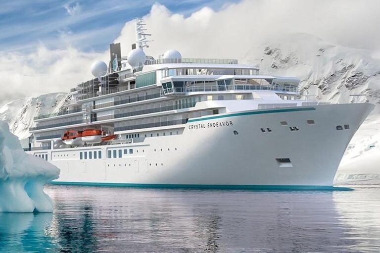 Tiene nueve recaladas previstas: El lujoso crucero Crystal Endeavour operará desde el puerto de Ushuaia por primera vez