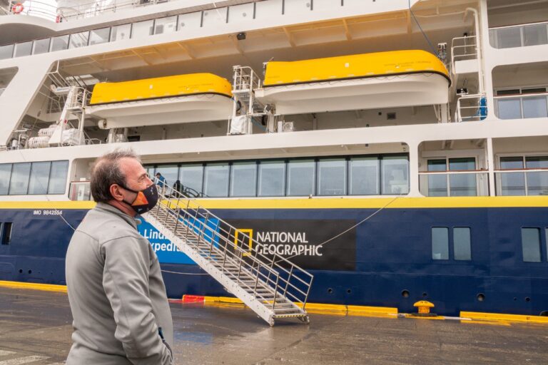 “Es un orgullo abrir la temporada de cruceros en Ushuaia y hacia nuestra Antártida”, sostuvo Murcia