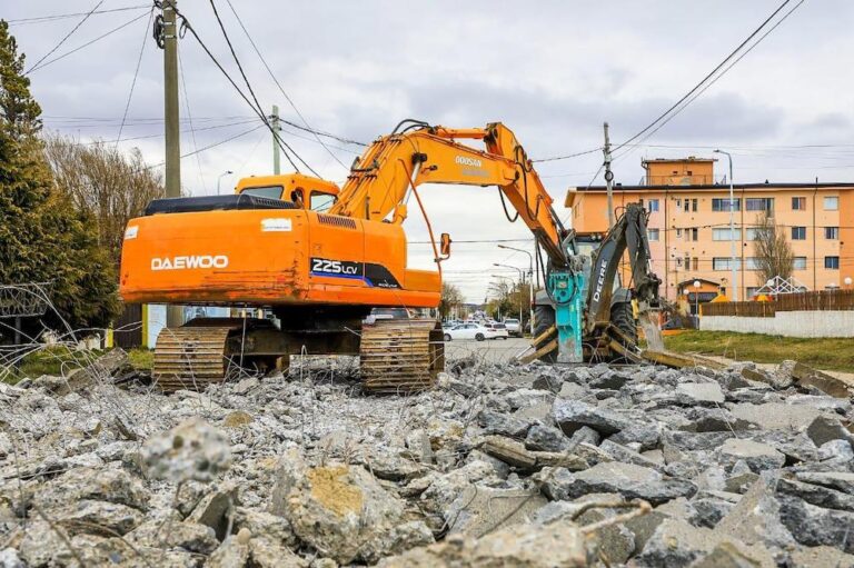 El tránsito se verá afectado: Avanzan obras viales en diversas calles céntricas de Río Grande