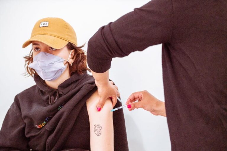 “El 99% de las personas fueguinas está vacunada con la primera dosis”, destacó Petrina