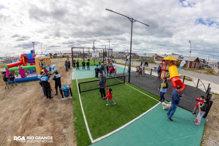 El Municipio inauguró un nuevo playón deportivo: “Estas obras transforman y ponen en valor cada rincón de la ciudad”