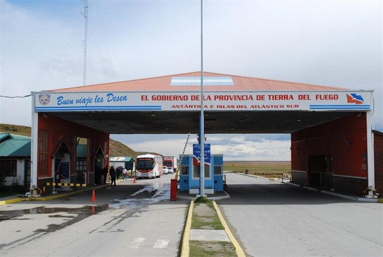 Autoridades se reúnen para definir nuevos mecanismos para la habilitación de pasos fronterizos con Chile