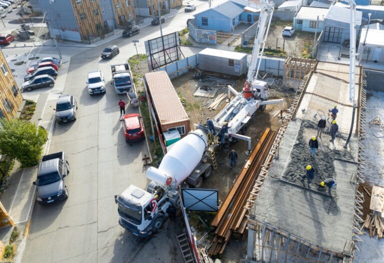 Río Grande: Obras Públicas de Gobierno realizó nuevos trabajos de hormigonado en el club Garibaldi