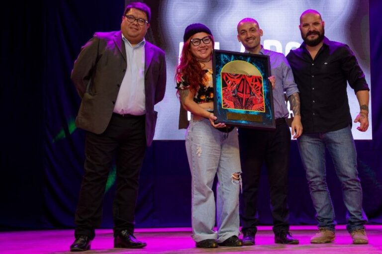 El trabajo involucró a más de 300 artistas: Se presentó en Río Grande el Disco Centenario