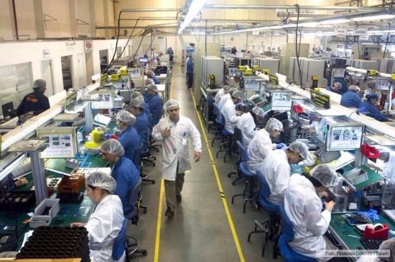 50 años de la 19640: “A veces hay muchos prejuicios respecto de la industria fueguina pero es por falta de conocimiento”