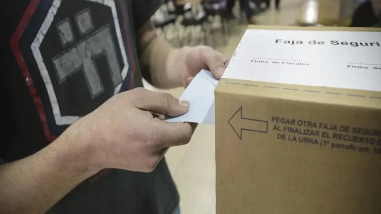 Ushuaia: La Junta Electoral Municipal determinó que la multa por no votar en las Elecciones Constituyentes será de $1600