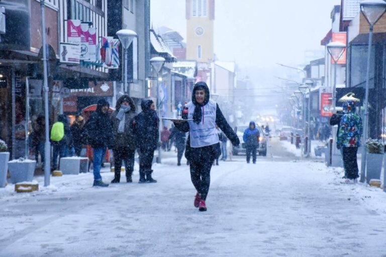 Después de dos años, se llevó adelante la carrera de mozos y camareras en Ushuaia 