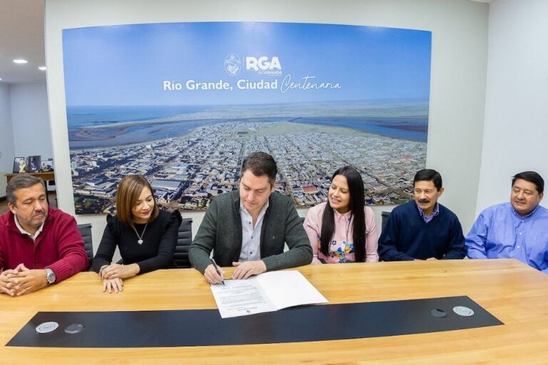El intendente Martín Perez promulgó la Ordenanza de Paridad de Género para Río Grande