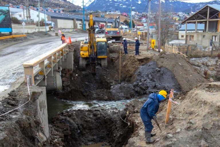 Ushuaia: Dieron inicio las tareas previas a la construcción del nuevo puente sobre el arroyo Grande