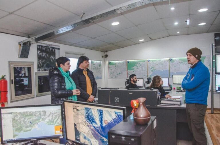 Destacó su labor en la Comisión de Auxilio: Garay se reunió con personal de Defensa Civil Ushuaia
