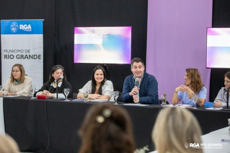 “La idea de este encuentro es reforzar espacios de gestión de aquellas compañeras electas por el voto popular”