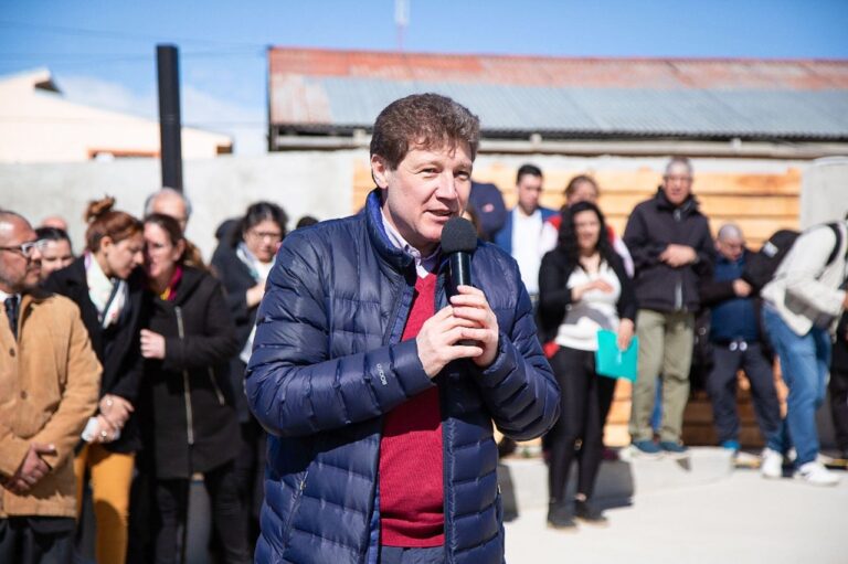 El gobernador Melella acompañó los festejos por el 50° aniversario de Tolhuin