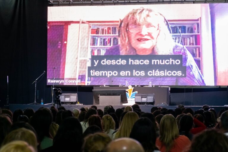 RAEWYN CONNELL: “ES IMPORTANTE EL ROL DE DOCENTES Y ESCUELAS PARA LOGRAR LA JUSTICIA CURRICULAR”