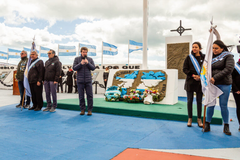 EL GOBERNADOR MELELLA ENCABEZÓ EN RÍO GRANDE EL ACTO POR EL DÍA DE LA SOBERANÍA NACIONAL