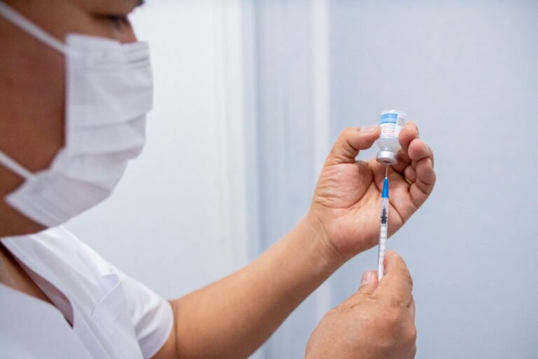 LA CARTERA SANITARIA RECOMIENDA A LA POBLACIÓN APLICARSE EL REFUERZO DE LA VACUNA DE COVID-19