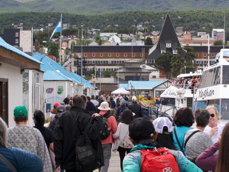 “USHUAIA ESTÁ PREPARADA PARA RECIBIR LA CANTIDAD DE CRUCEROS Y TURISTAS QUE VISITAN LA PROVINCIA”