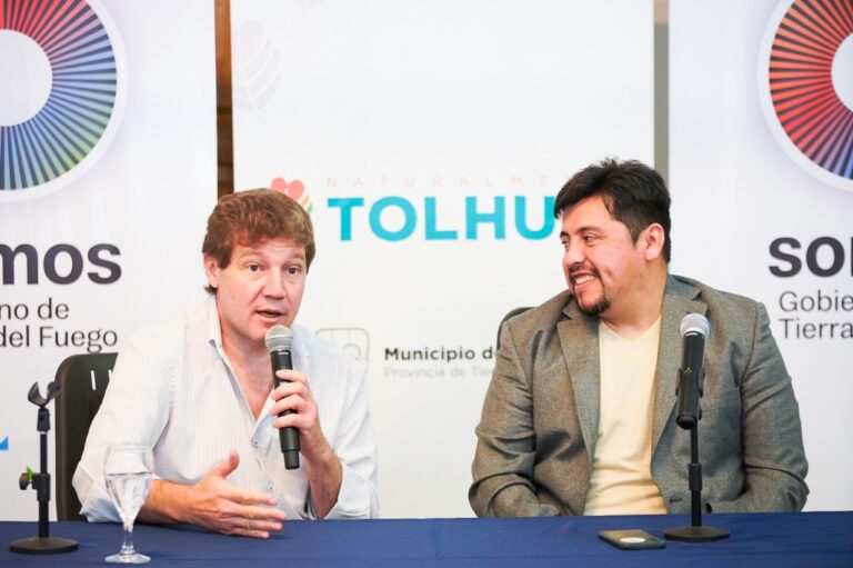 MELELLA Y HARRINGTON FIRMARON UN CONVENIO PARA LA PAVIMENTACIÓN DEL BARRIO 9 DE OCTUBRE DE TOLHUIN