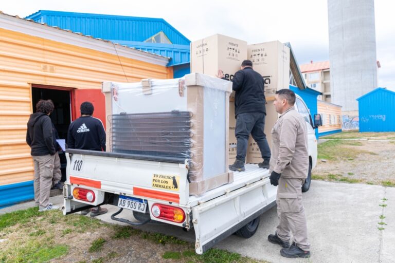 COMEDORES ESCOLARES: GOBIERNO ENTREGÓ EQUIPAMIENTO A INSTITUCIONES EDUCATIVAS DE LA PROVINCIA