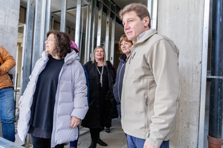 EL GOBERNADOR MELELLA JUNTO A LA MINISTRA VIZZOTTI RECORRIERON LA OBRA DEL HOSPITAL Y EL CENTRO DE REHABILITACIÓN EN USHUAIA