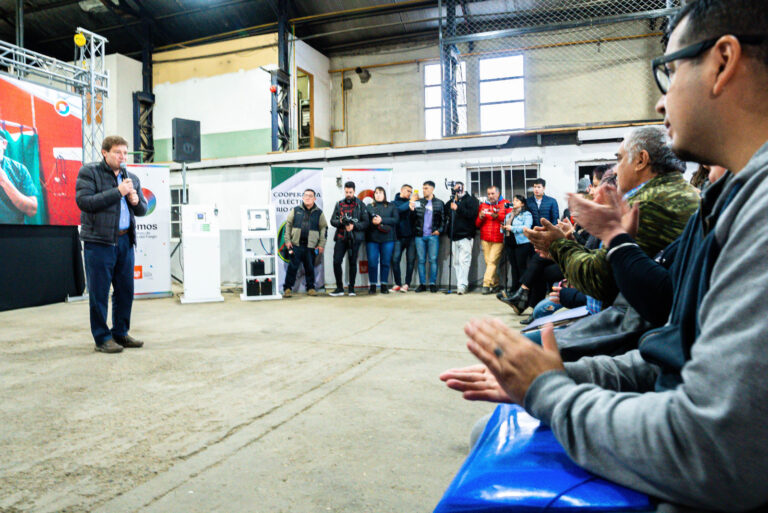 EL GOBERNADOR MELELLA ENCABEZÓ LA PRESENTACIÓN DE EQUIPOS QUE ASEGURAN LA ALIMENTACIÓN ININTERRUMPIDA DE ENERGÍA PARA PACIENTES ELECTRODEPENDIENTES