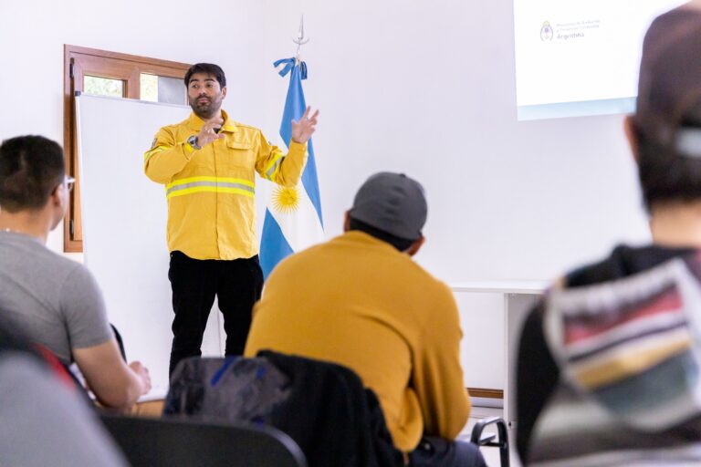 COMENZÓ EL PRIMER CURSO INICIAL PARA COMBATIENTES DE INCENDIOS FORESTALES CON SEDE EN USHUAIA
