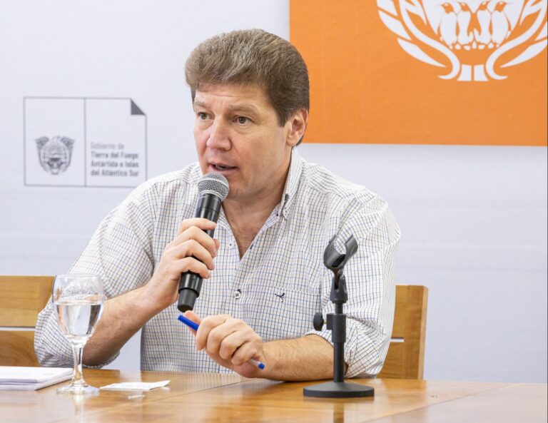 “NOS QUIEREN HACER CREER QUE TODOS LOS MALES DE ESTE PAÍS TIENEN COMO ORIGEN EL SUBRÉGIMEN FUEGUINO”