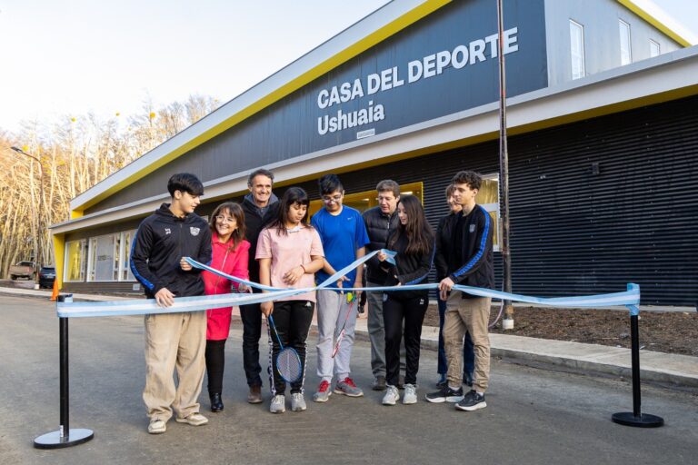 EL GOBERNADOR GUSTAVO MELELLA ENCABEZÓ LA INAUGURACIÓN DE LA CASA DEL DEPORTE EN USHUAIA