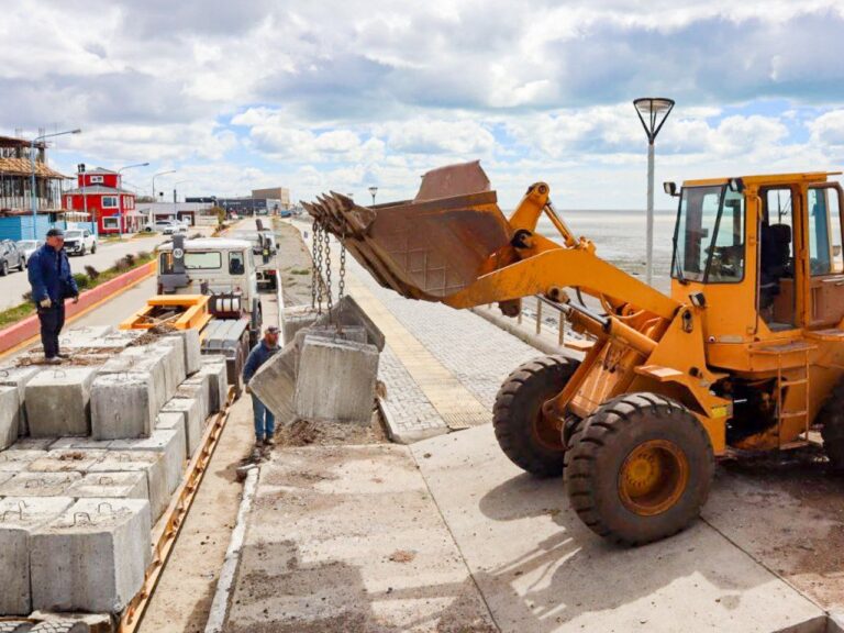 EL MUNICIPIO REFUERZA EL MURO COSTERO MÁS ANTIGUO