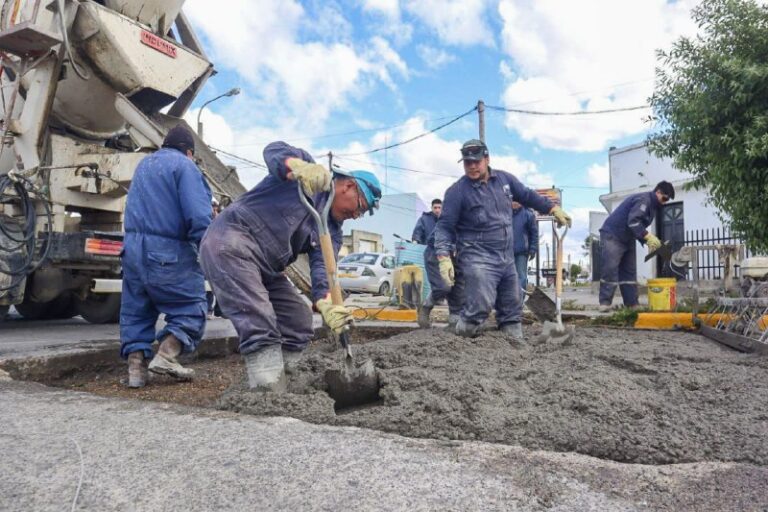 LAS OBRAS VIALES CONTINÚAN EN EL CASCO HISTÓRICO PARA MEJORAR LA SEGURIDAD