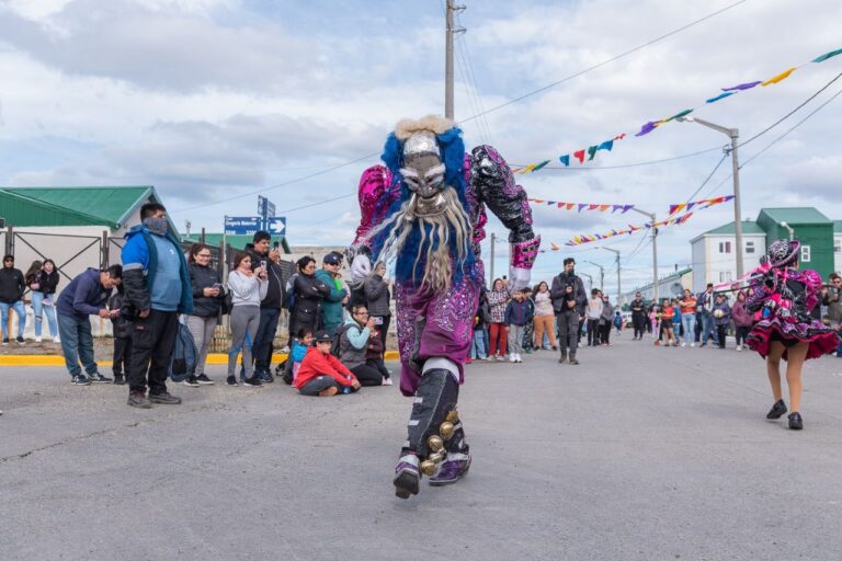 LOS CARNAVALES LLEGARON A LOS BARRIOS DE RÍO GRANDE